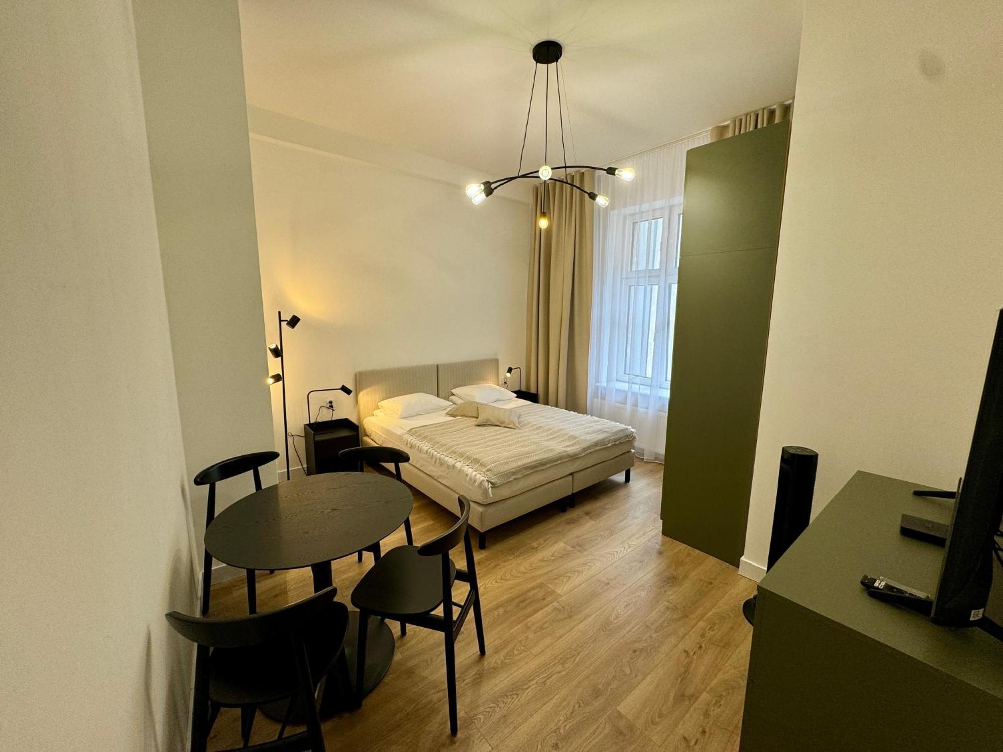 Przystanek Katowice Mariacka 7 Apartment Luaran gambar