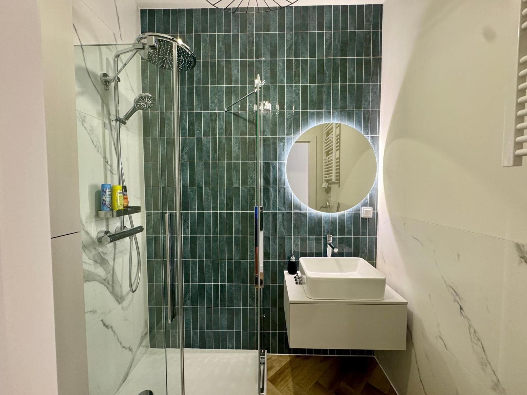 Przystanek Katowice Mariacka 7 Apartment Luaran gambar